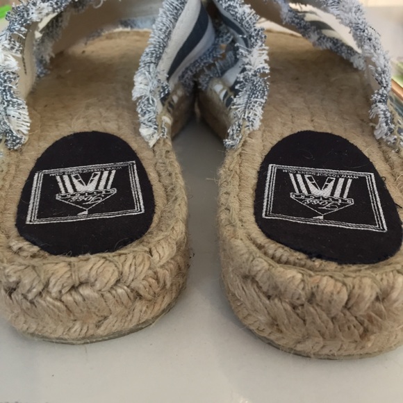 NWOT Toss Design Canvas Fringe Sandal - Picture 3 of 5